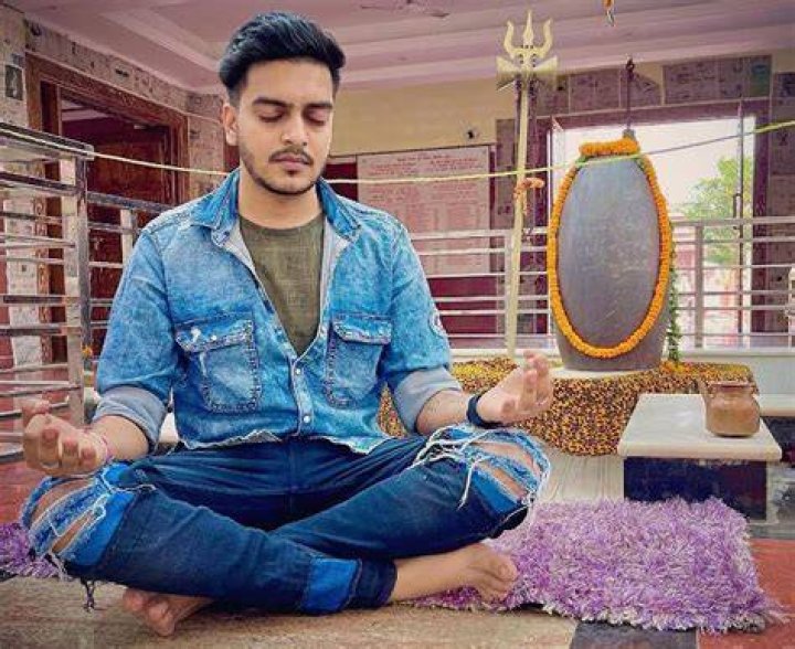 Rachit Rojha in Ujjain praying to Shiva