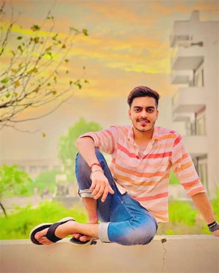 Rachit Rojha portraying a character from his school days