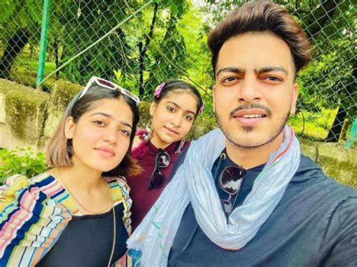Rachit Rojha with his family