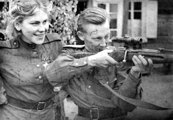 Roza Shanina Teaching A Sniper