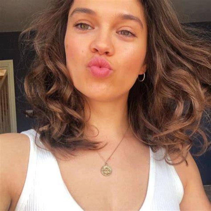 Sabrina Bartlett Height & Weight