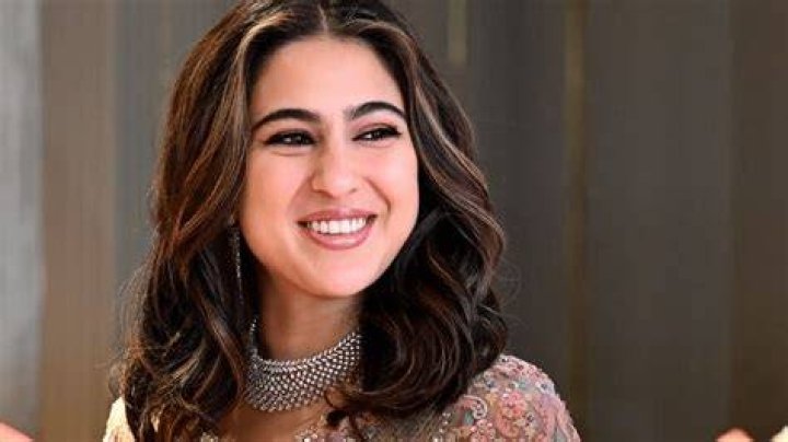 Sara Ali Khan Biography, Age, Height, Husband, Net Worth, Family