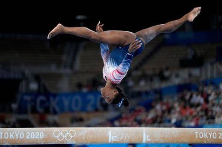 Simone Biles's three-carat diamond engagement ring