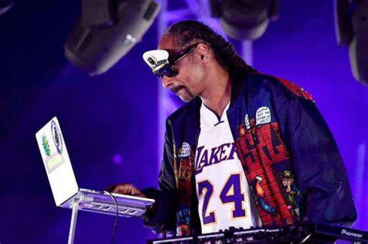 Snoop Dogg Issues Warning After Eminem's Shade45 Interview