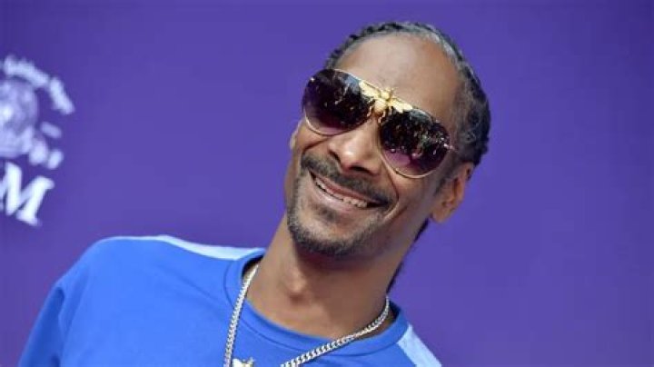Snoop Dogg Pokes Fun At Weed-Quitting Hoax With Iconic 