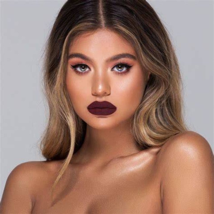Sofia Jamora is a model