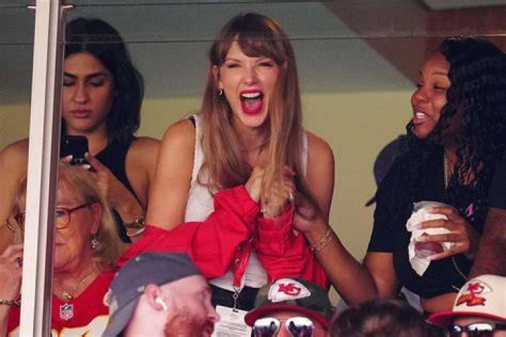 Taylor Swift watching the Chiefs game