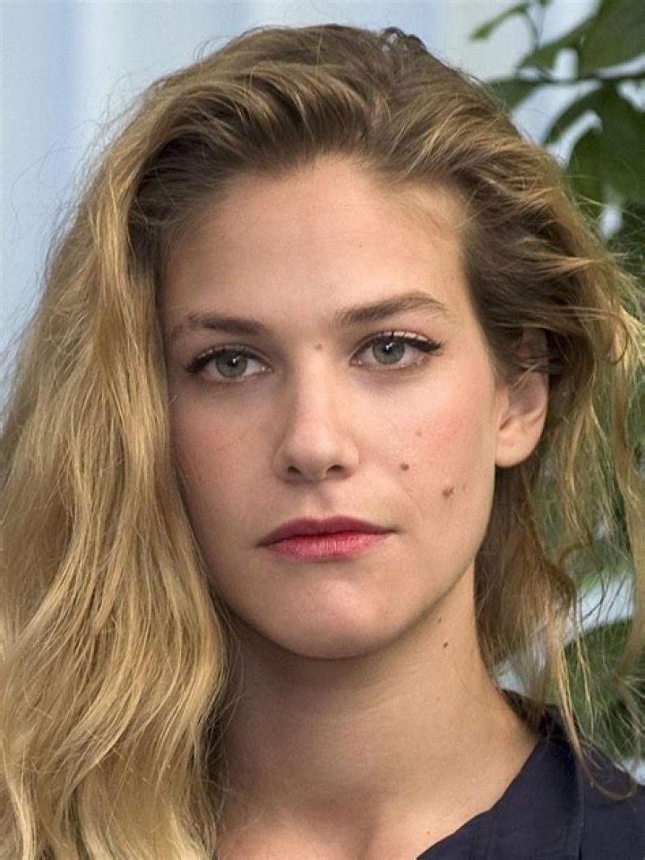 Tea Falco