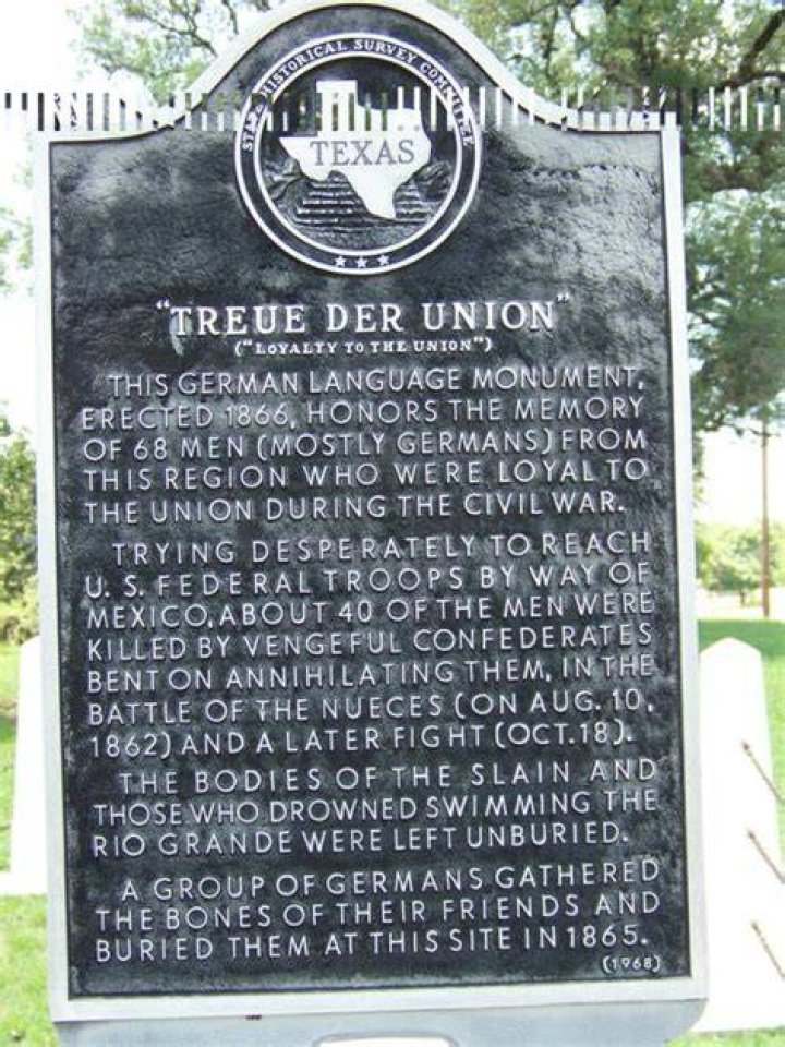 Treue Der Union Monument From The Side