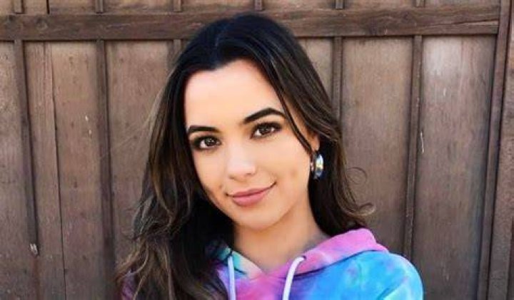 Vanessa Merrell height