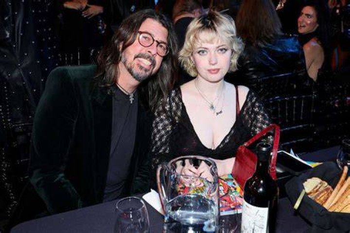 Violet Maye Grohl joins her dad Dave Grohl’ for stunning Amy Winehouse cover