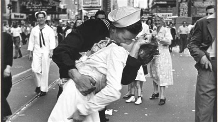 V-J Day Kiss