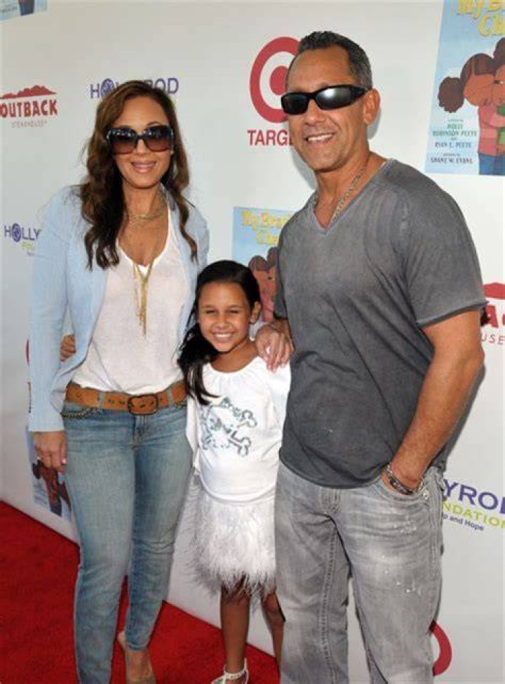 What did Leah Remini’s father do to her?