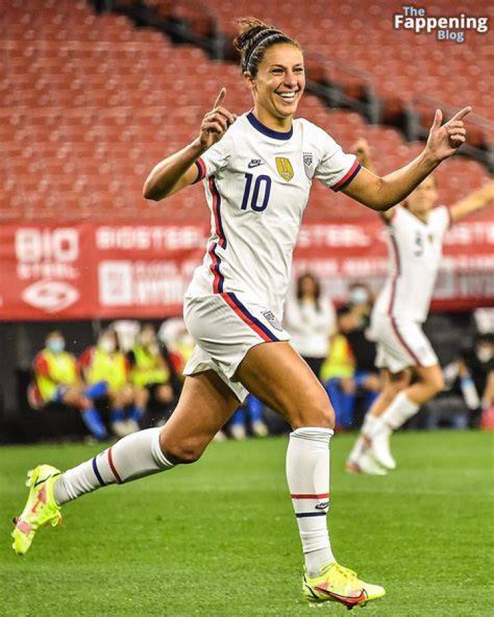 Who wore #10 before Carli Lloyd?