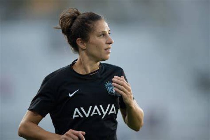 Who wore #10 before Carli Lloyd?