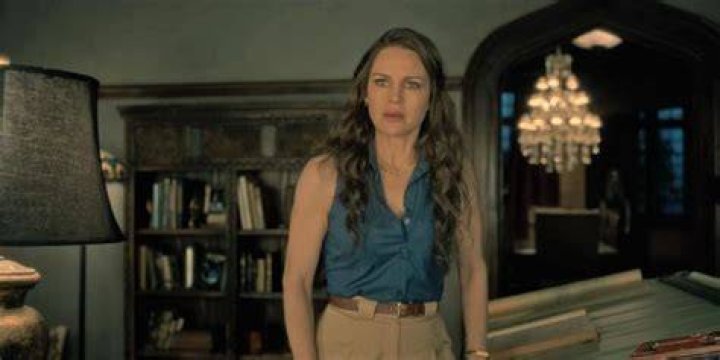 Why did Olivia go crazy in Haunting of Hill House?