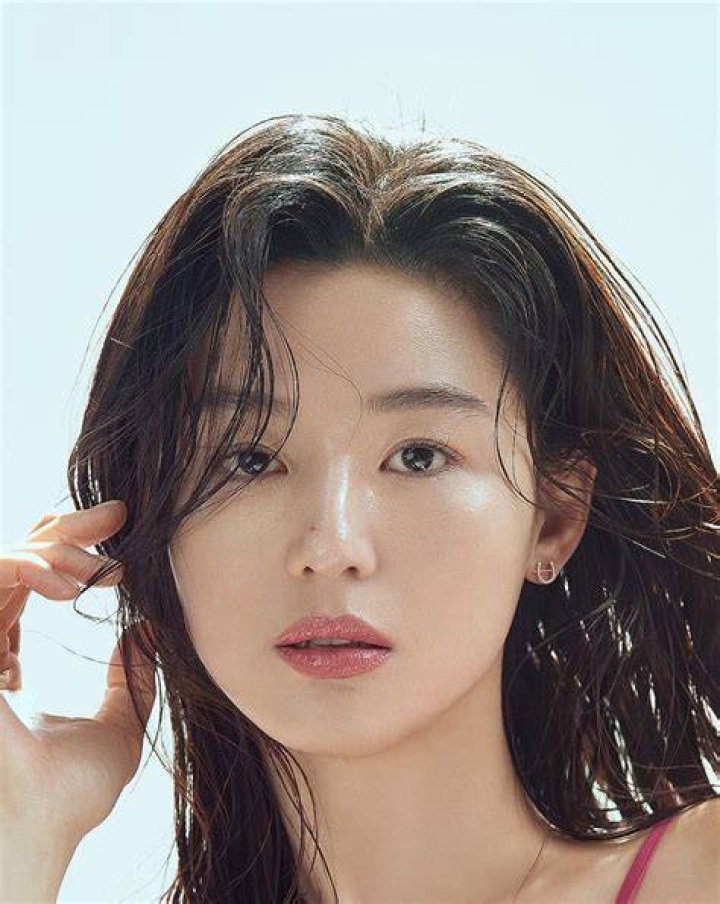 Why is Jun Ji-hyun so popular?