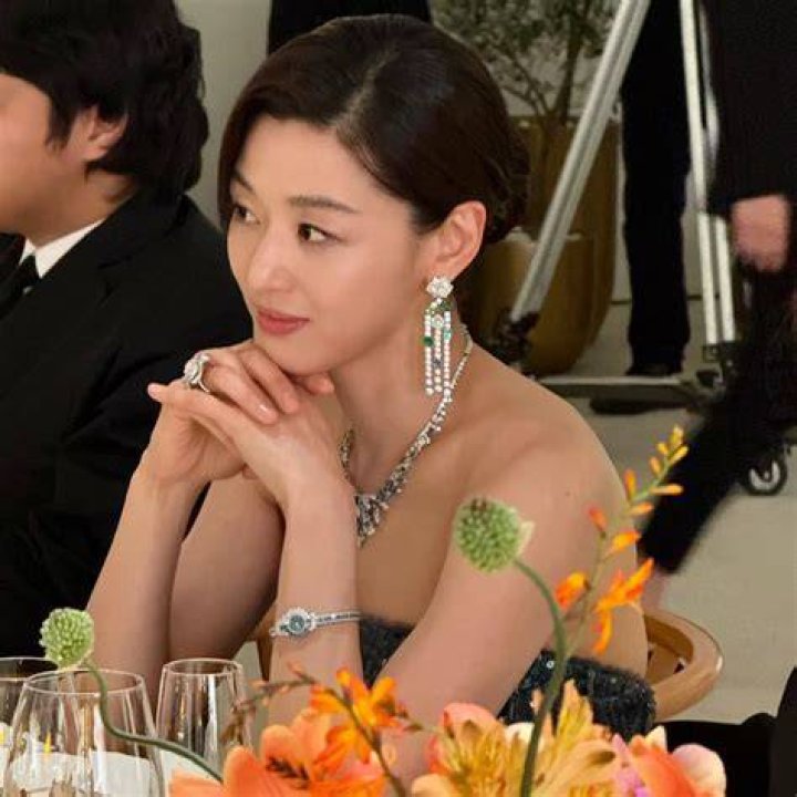 Why is Jun Ji-hyun so popular?